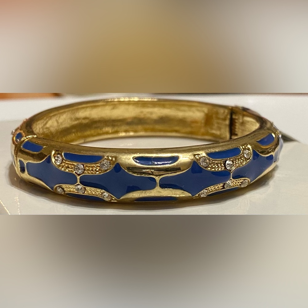 Mix It hinge bangle bracelet.